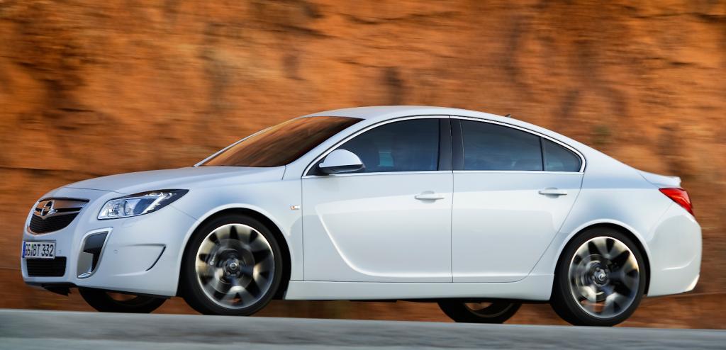 Barcelona 2009: Opel präsentiert den Insignia OPC