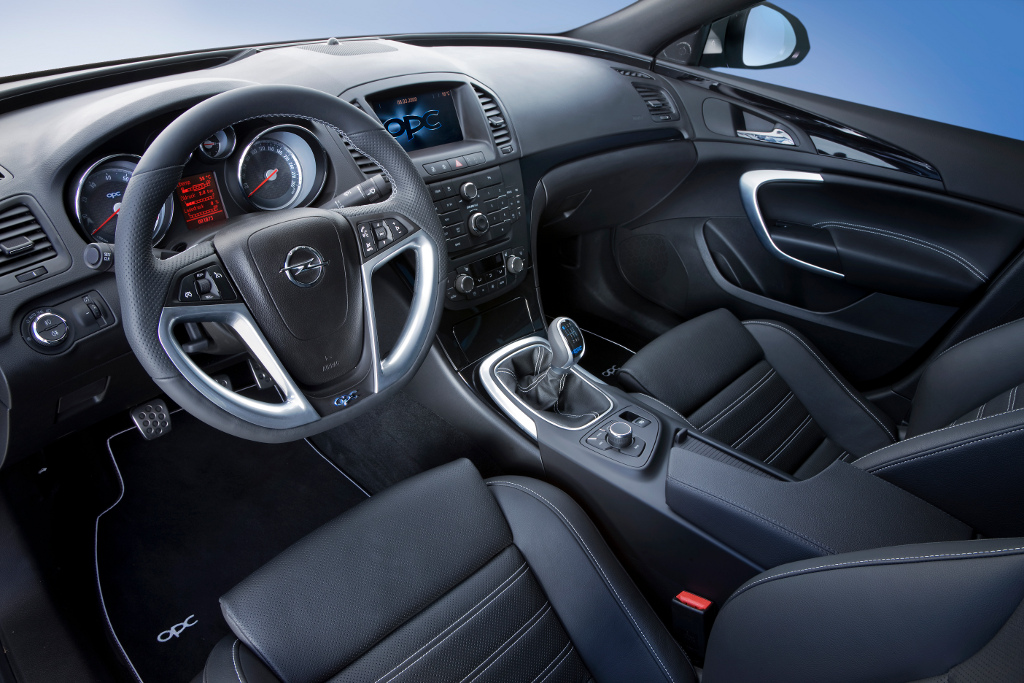 Barcelona 2009: Opel präsentiert den Insignia OPC