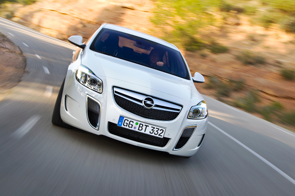 Barcelona 2009: Opel präsentiert den Insignia OPC