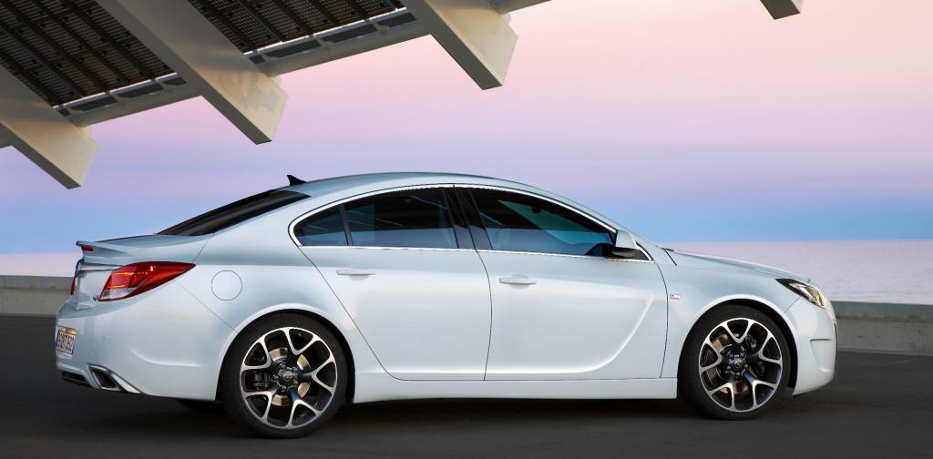 Barcelona 2009: Opel präsentiert den Insignia OPC