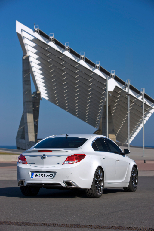 Barcelona 2009: Opel präsentiert den Insignia OPC