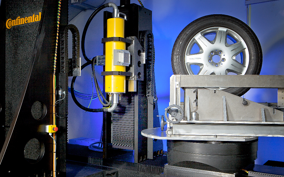 Continental prüft Reifen mit Computertomographie