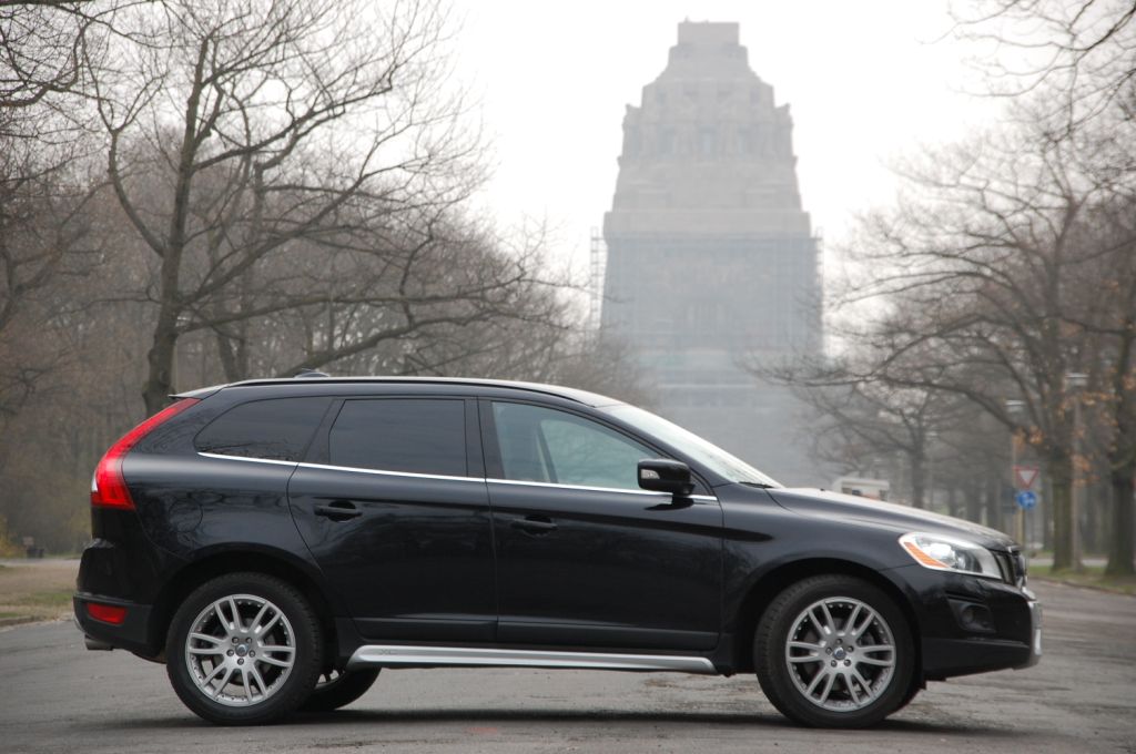 DerVolvoXC60T6AWDfhrtallendavonselbstdemFahrer