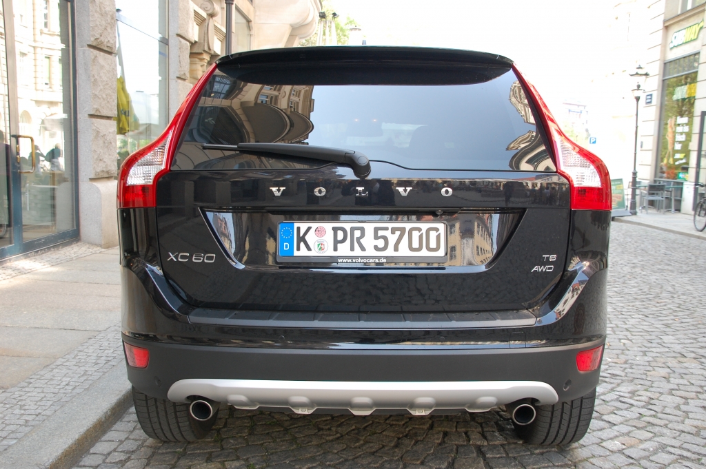 DerVolvoXC60T6AWDfhrtallendavonselbstdemFahrer