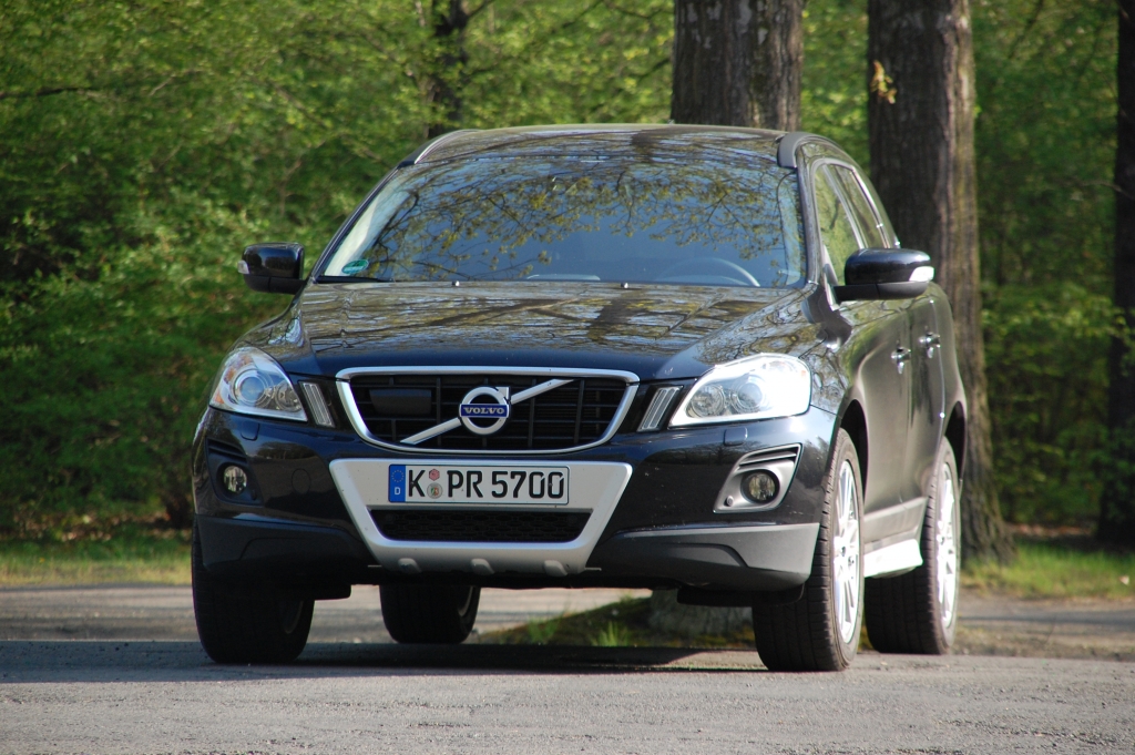 DerVolvoXC60T6AWDfhrtallendavonselbstdemFahrer