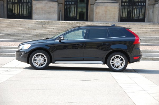 DerVolvoXC60T6AWDfhrtallendavonselbstdemFahrer