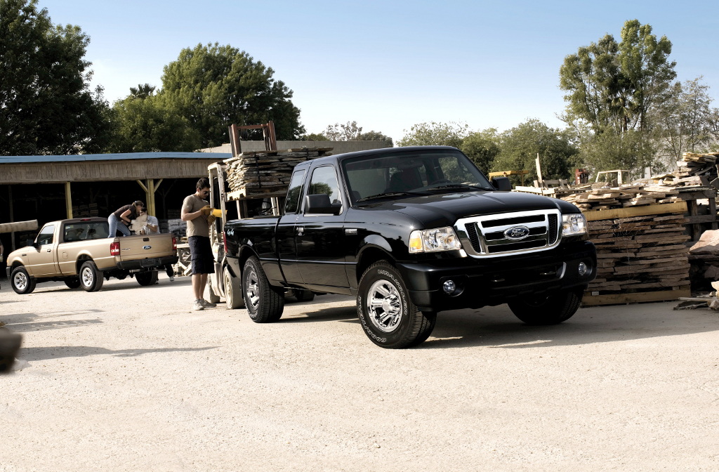 Ford Ranger mit Arbeitstisch an Bord 