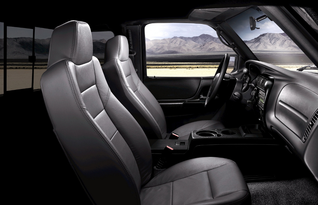 Ford Ranger mit Arbeitstisch an Bord 