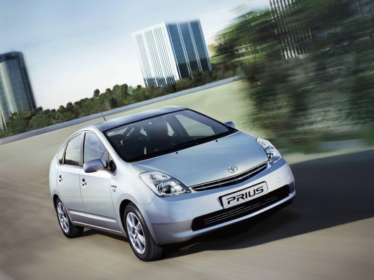 Hybrid-Antrieb – Honda Insight vs. Toyota Prius