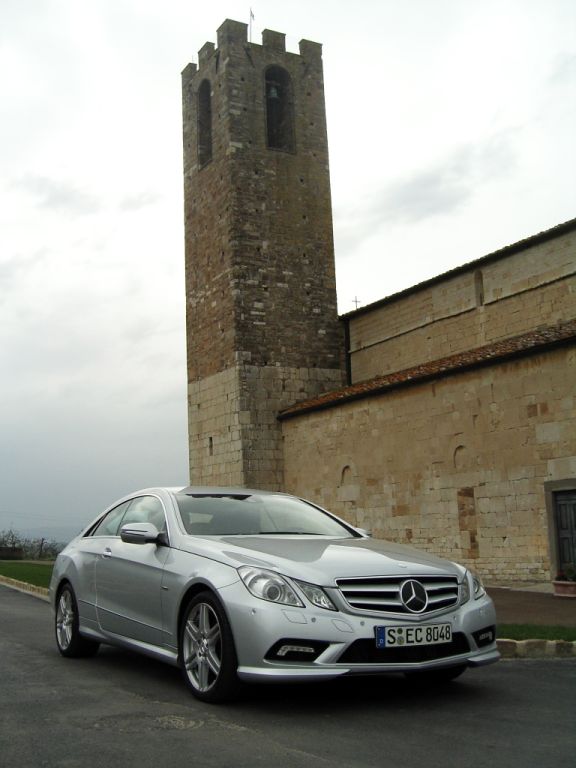 Mercedes E-Klasse Coupé: Schnittiger Zweitürer