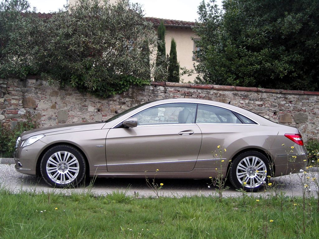 Mercedes E-Klasse Coupé: Schnittiger Zweitürer
