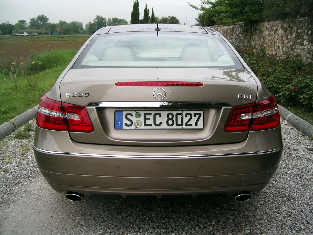 Mercedes E-Klasse Coupé: Schnittiger Zweitürer
