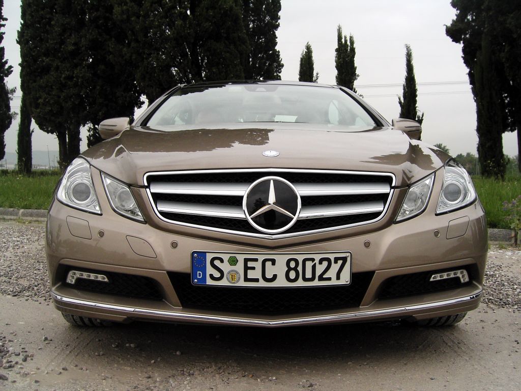 Mercedes E-Klasse Coupé: Schnittiger Zweitürer