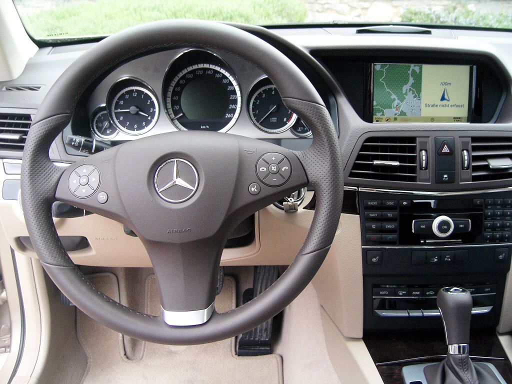 Mercedes E-Klasse Coupé: Schnittiger Zweitürer