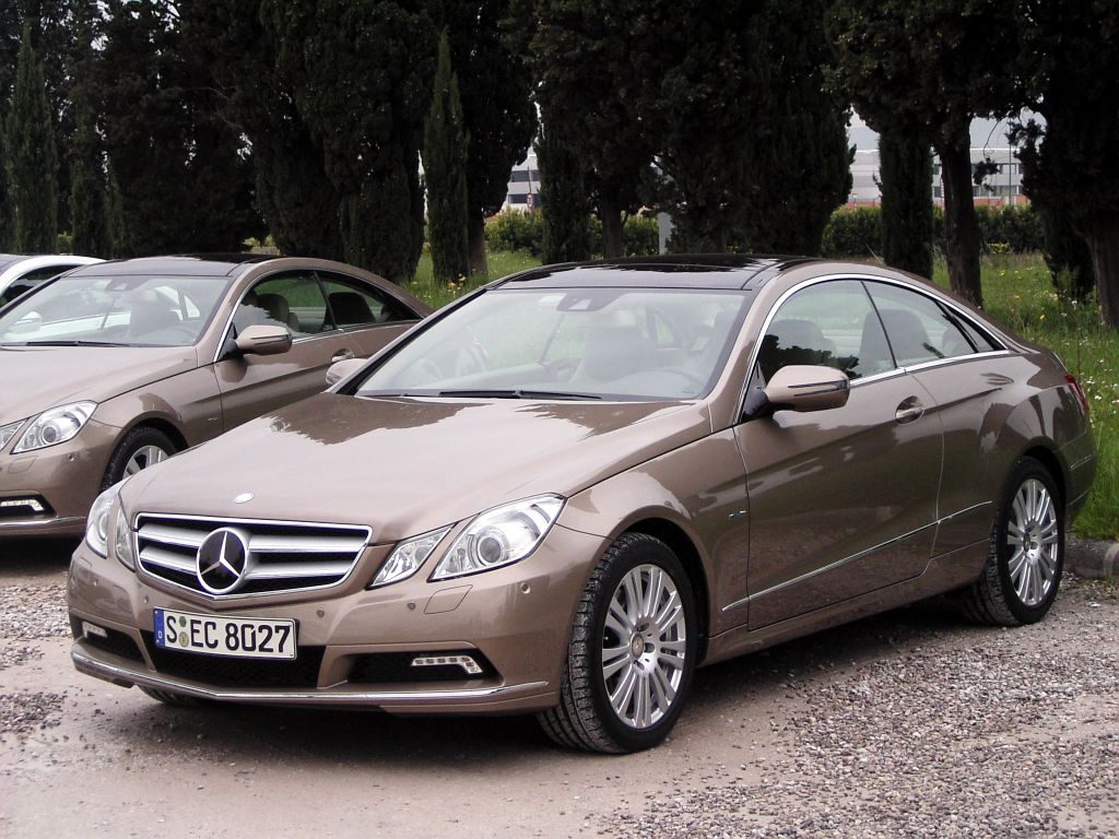 Mercedes E-Klasse Coupé: Schnittiger Zweitürer