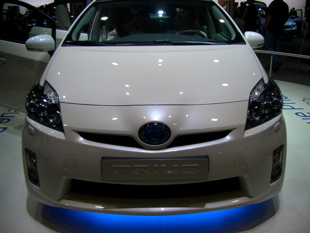 Mit 89g/km CO2-Ausstoss bei 136 PS und einer Beschleunigung von 0 auf 100 in 10,9 Sekunden, ist den Japanern mit dem Prius ein wirklicher Öko-Flitzer gelungen