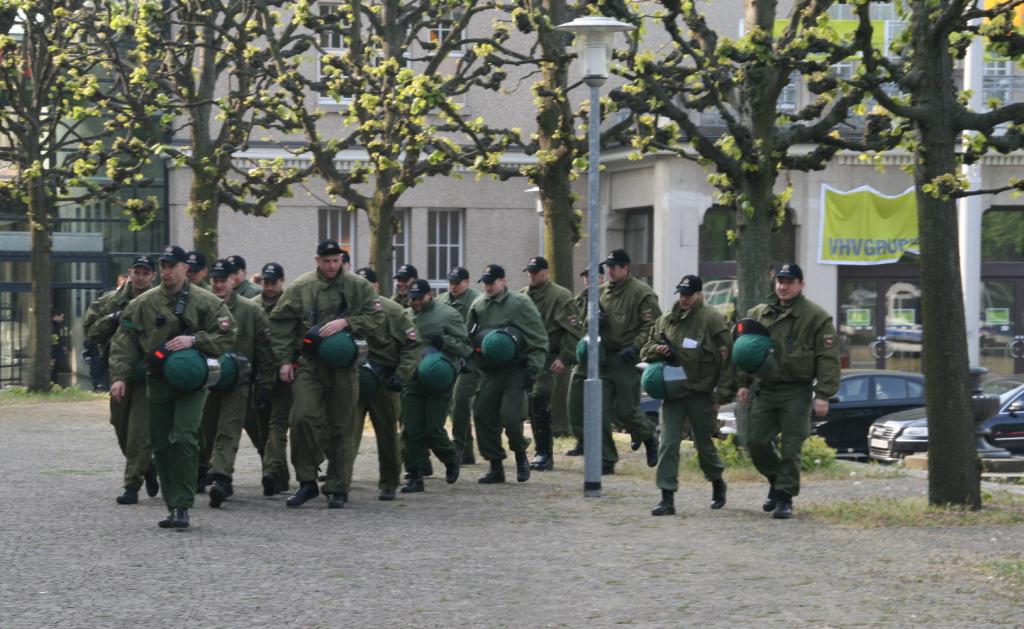 Nach den Unruhen im französischen Clairoix hatte sich die Polizei auch in Hannover auf einen starken Einsatz vorbereitet, hielt sich aber im Hintergrund