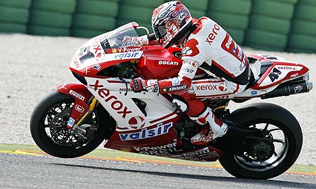 Noriyuki Haga ließ auf seiner Ducati Xerox 1198 der Konkurrenz in Valencia nicht den Hauch einer Chance.