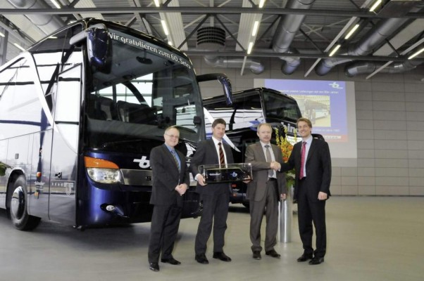 Setra übergibt 60. Bus an Reiseunternehmen 