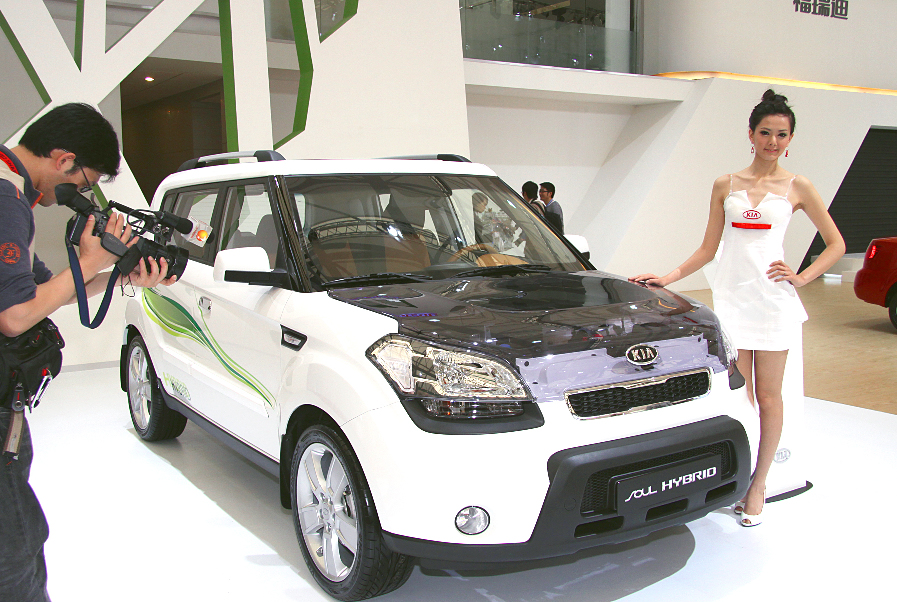 Shanghai 2009: Hybridantriebe beherrschen die Szene
