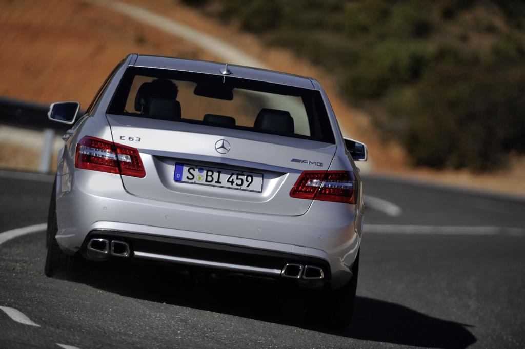 Vorstellung Mercedes-Benz E 63 AMG: 11 PS mehr Leistung bei 12 Prozent weniger Verbrauch