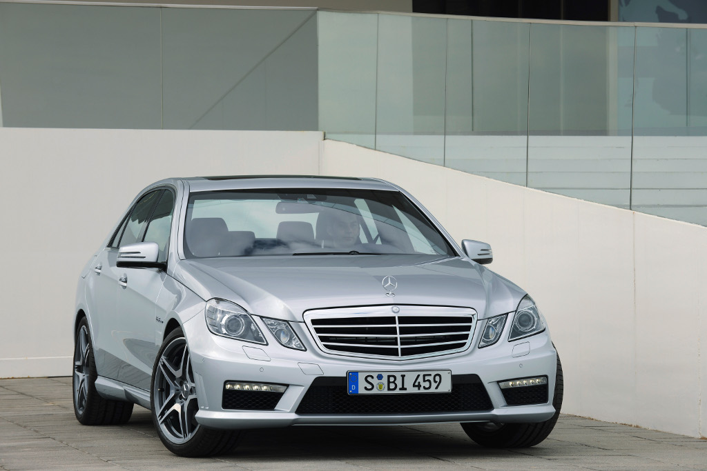 Vorstellung Mercedes-Benz E 63 AMG: 11 PS mehr Leistung bei 12 Prozent weniger Verbrauch