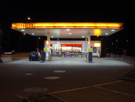 Benzin sparen mit Mineralöl-Giganten Shell Design trifft Straße.