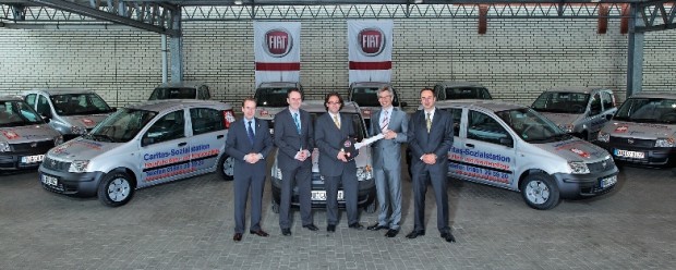 Caritas Duisburg erhält 52 Fiat Panda