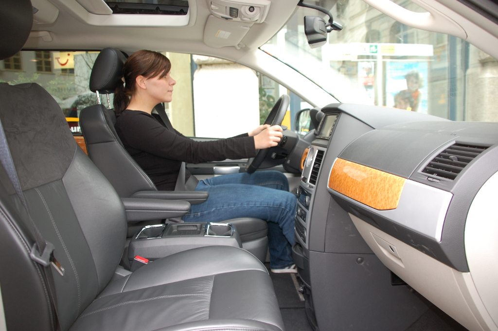 Erstkontakt Chrysler Grand Voyager Limited 2.8 CRD: Ein großer Reisender auf Tour - Bild(6)