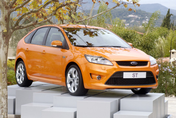 Ford Focus ST mit Bio-Ethanol-Antrieb fährt beim 24-Stunden-Rennen