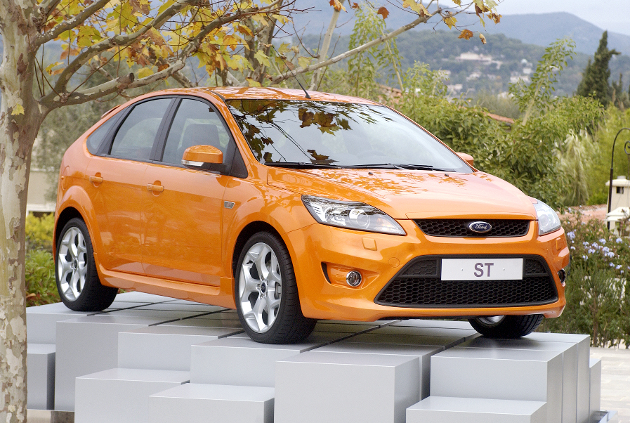 Ford Focus ST mit Bio-Ethanol-Antrieb fährt beim 24-Stunden-Rennen