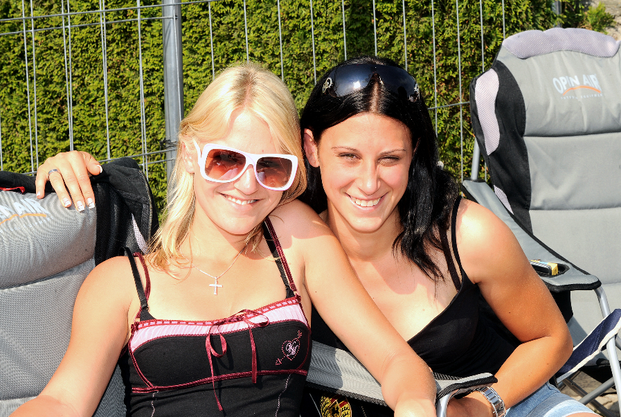 GTI-Treffen 2009: Ein Boy und viele Girls