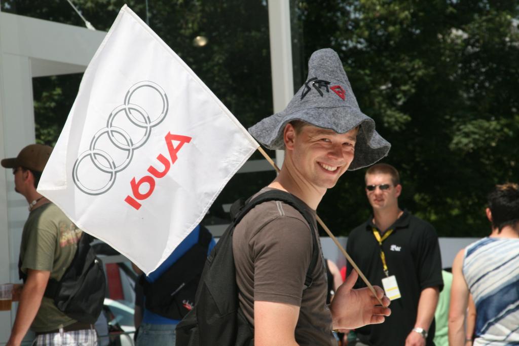 GTI-Treffen 2009: Ein Boy und viele Girls