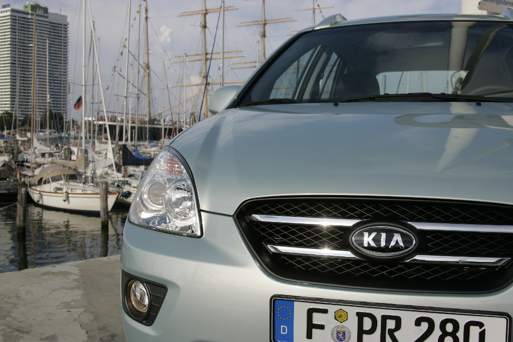Kia - Carens