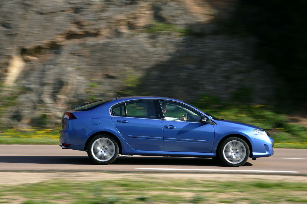 Laguna: Renault Laguna mit erweiterter Ausstattung