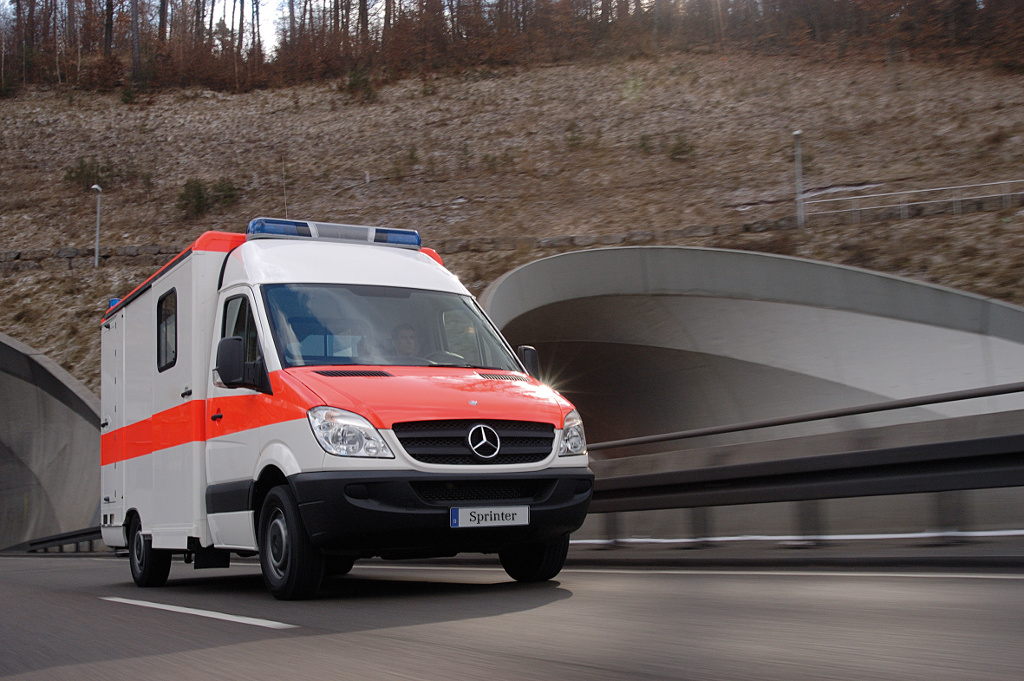 Mercedes-Benz Sprinter als Rettungswagen - RETTmobil | Modell 2006