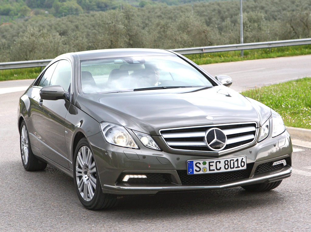 Mercedes E-Klasse Coupé: Schnittiger Zweitürer