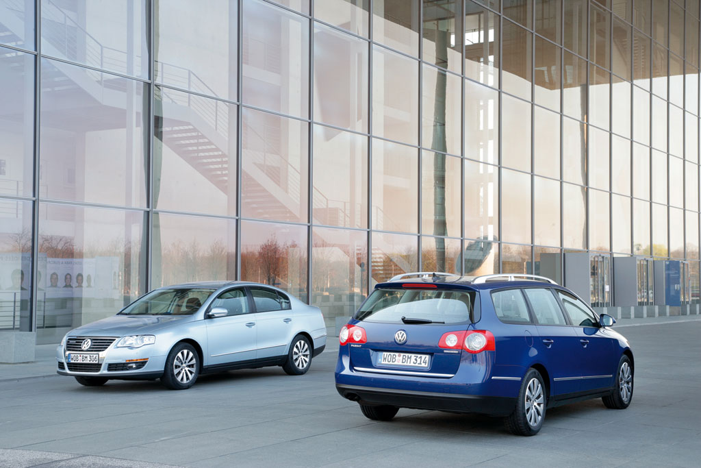 Passat: Volkswagen übergibt Passat TSI Ecofuel an Biogastankstelle