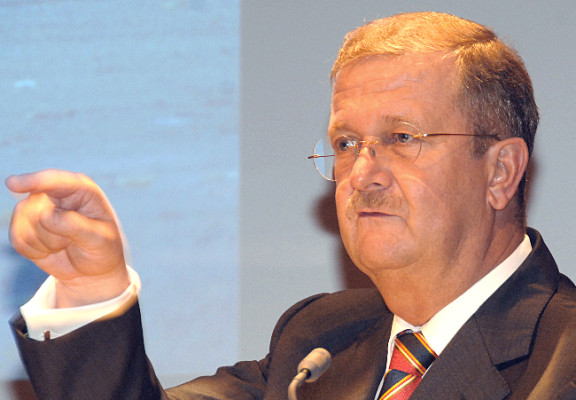 Wiedeking will Porsche-Übernahme durch VW verhindern