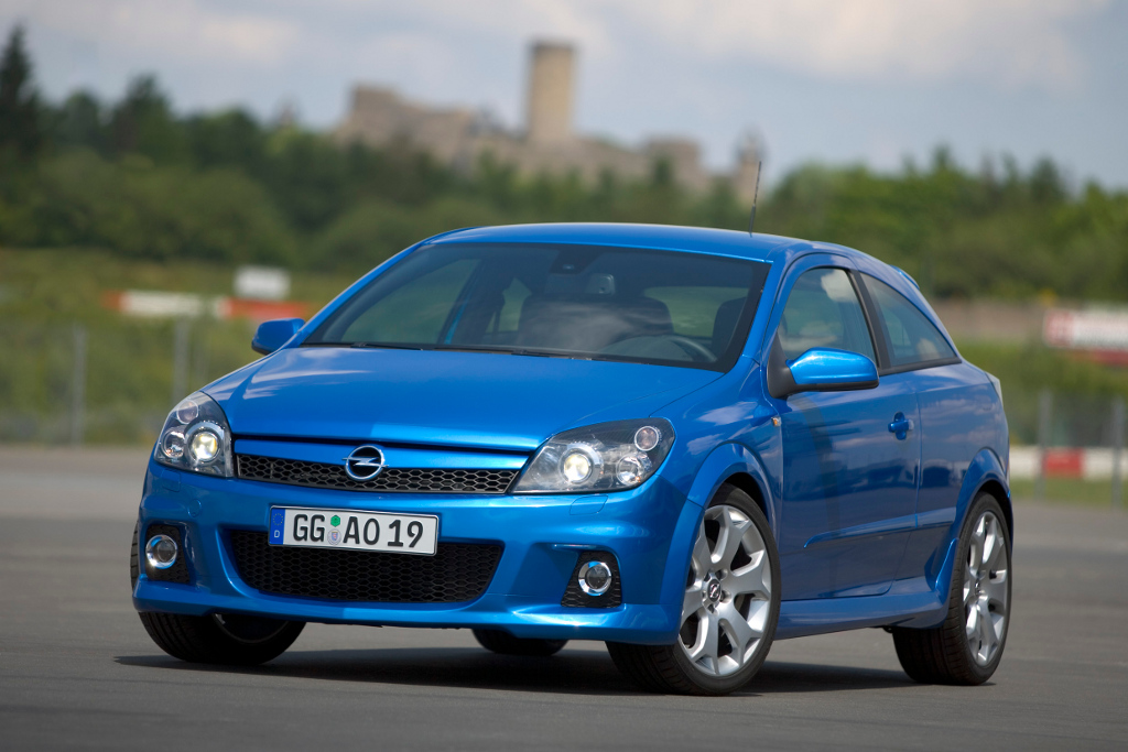 Astra: Noch 70 Bewerber für Opel-Renneinsatz