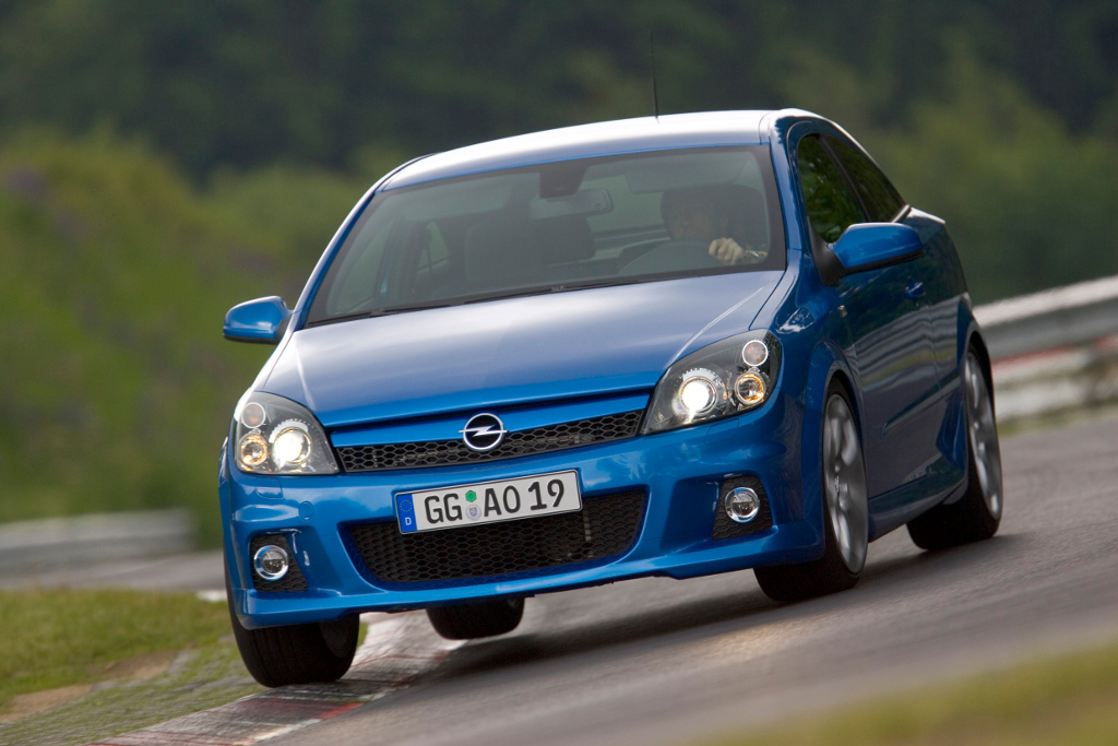 Astra: Noch 70 Bewerber für Opel-Renneinsatz