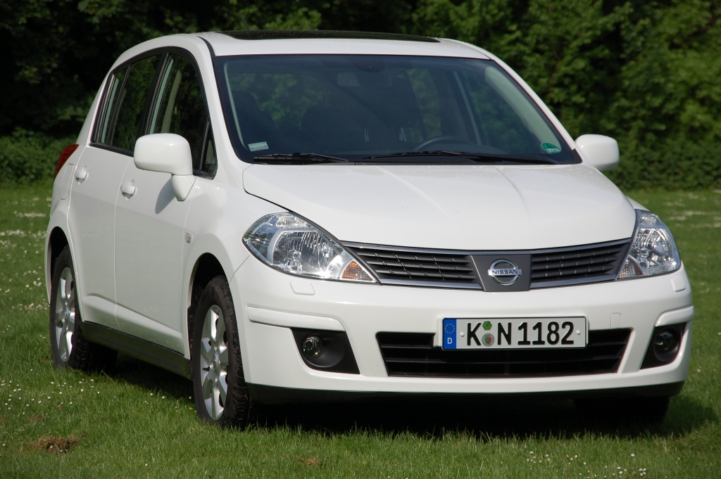 Braucht der Straßenverkehr den Nissan Tiida? Ein Auto. Ein Statement.