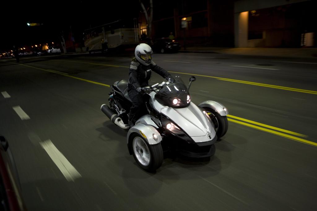 Can-Am Spyder Roadster: Dreirädriges Spaßmobil  - Bild(4)