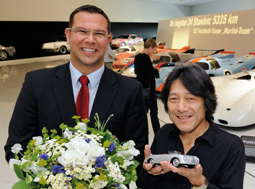 Ein Japaner ist der 250.000. Besucher im neuen Porsche-Museum