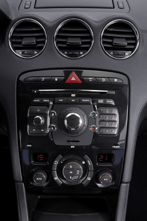 Erstkontakt Peugeot 308 CC Platinum HDi FAP: Da läuft's heiß den Rücken runter...  - Bild(7)