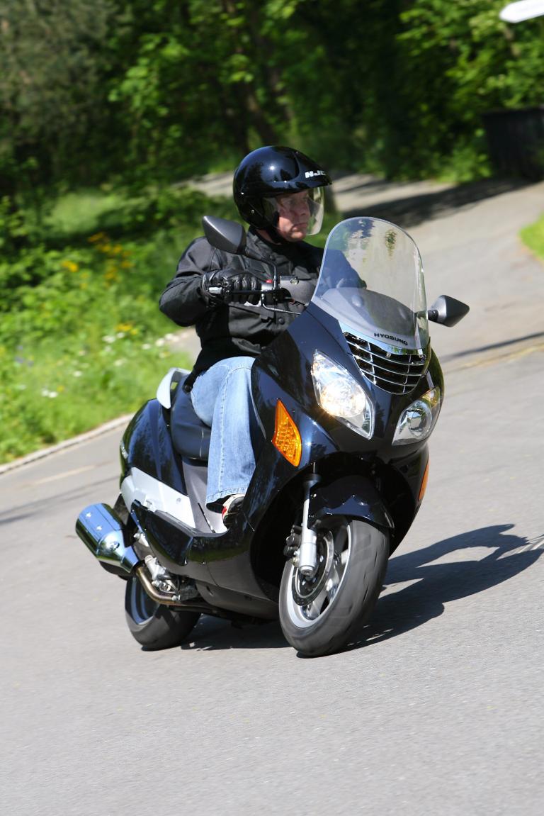 Fahrbericht Hyosung MS3i 250i: Viel Leistung zum günstigen Preis  - Bild(4)