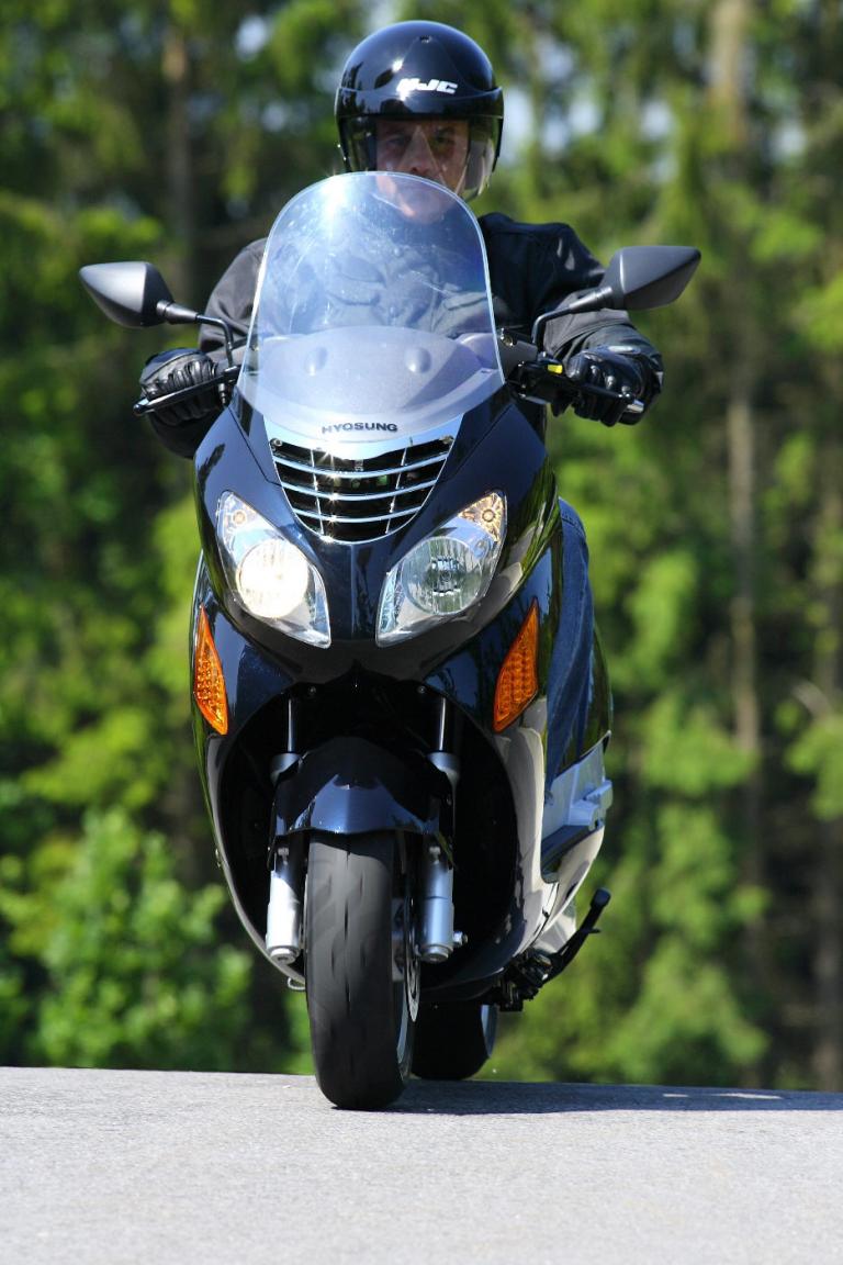 Fahrbericht Hyosung MS3i 250i: Viel Leistung zum günstigen Preis  - Bild
