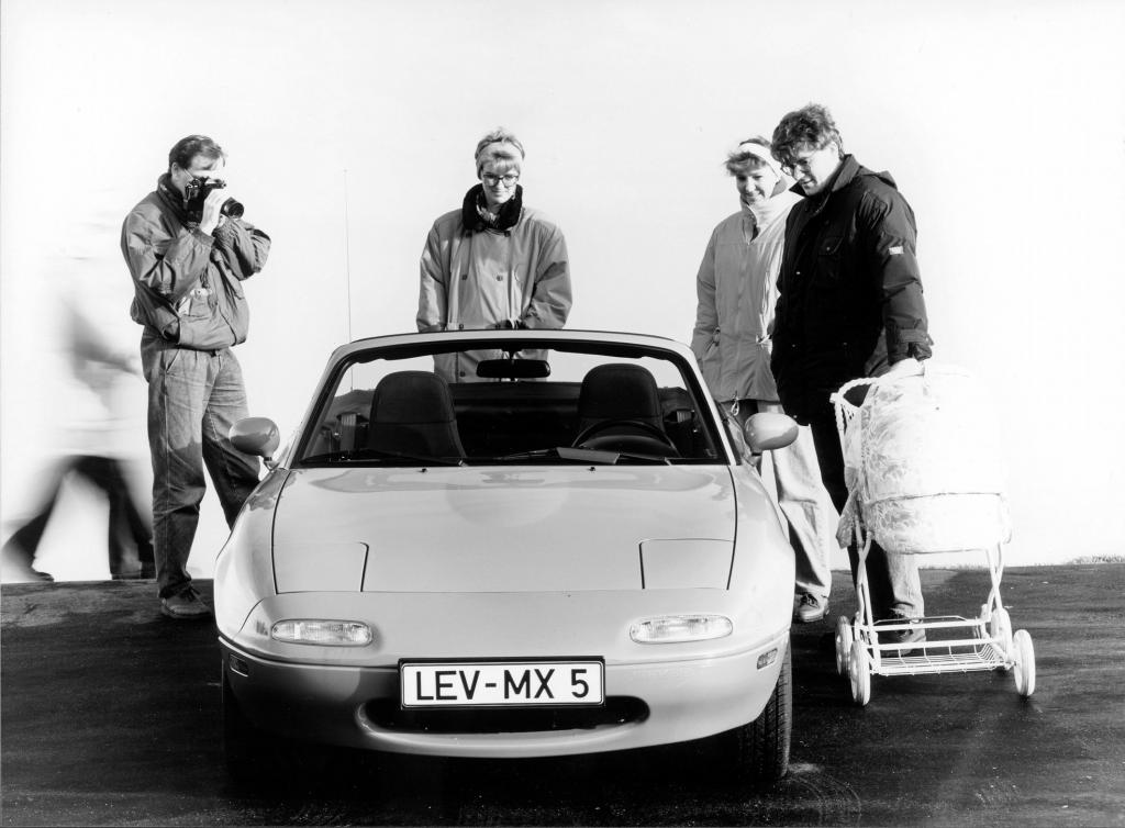 Mazda MX-5: Der Kult-Roadster wird 20   - Bild