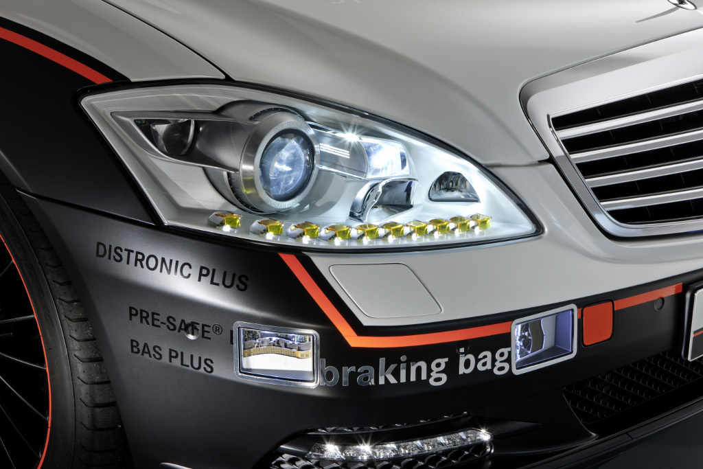 Mercedes-Benz: Mercedes-Benz präsentiert aufblasbare Schutzsysteme 