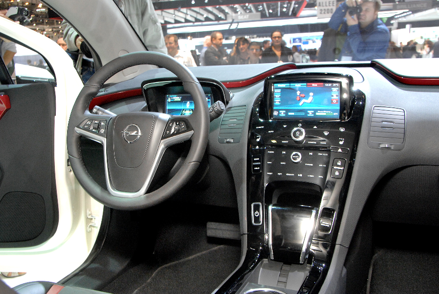 Modellstudien: Opel zeigt seriennahe Ampera-Version in Bochum